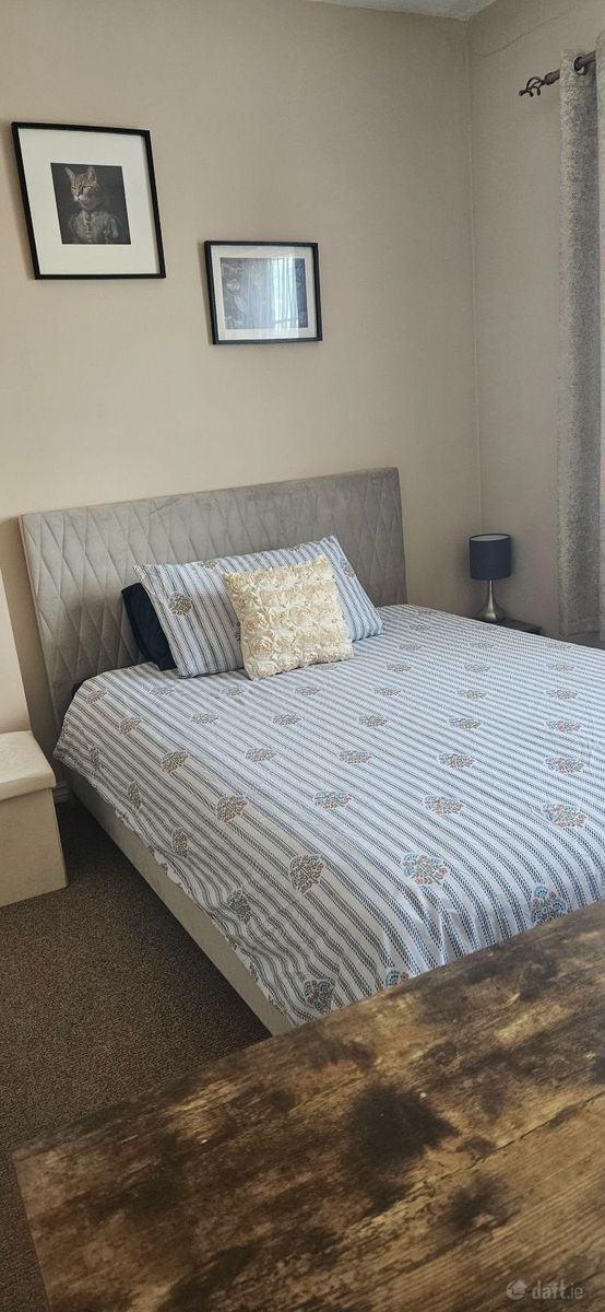 Bedroom Picture 1