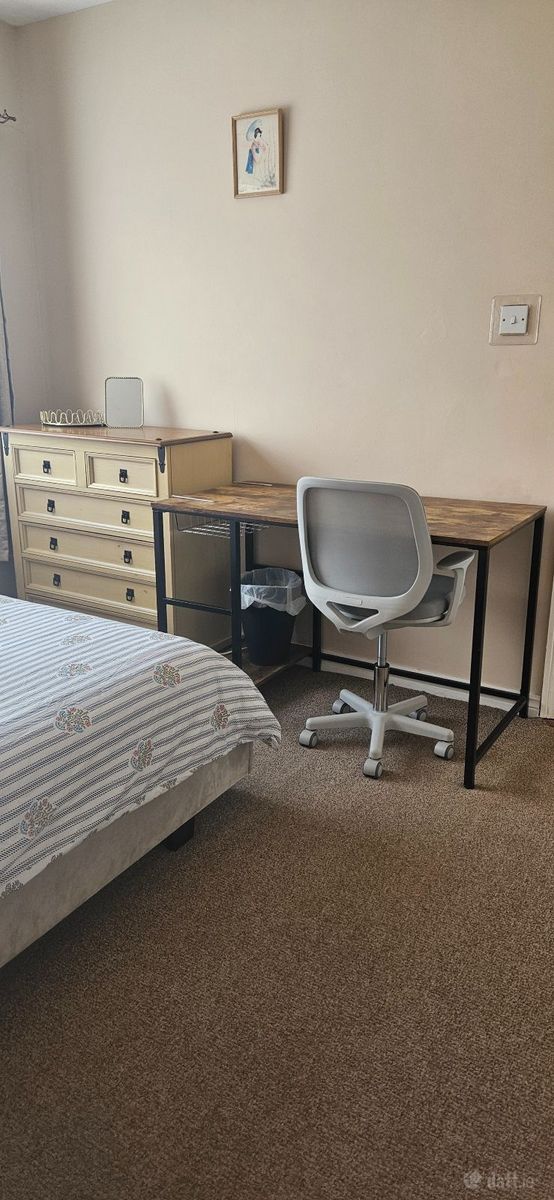 Bedroom Picture 2