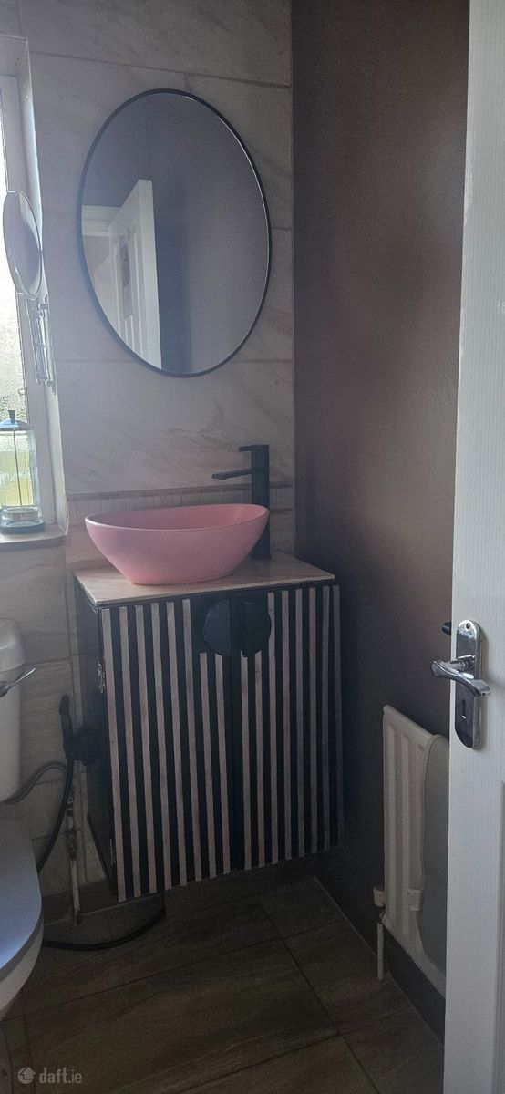 Bathroom Picture 2